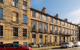 Light And Spacious 2 Bedroom Flat In Heart Of Edinburgh