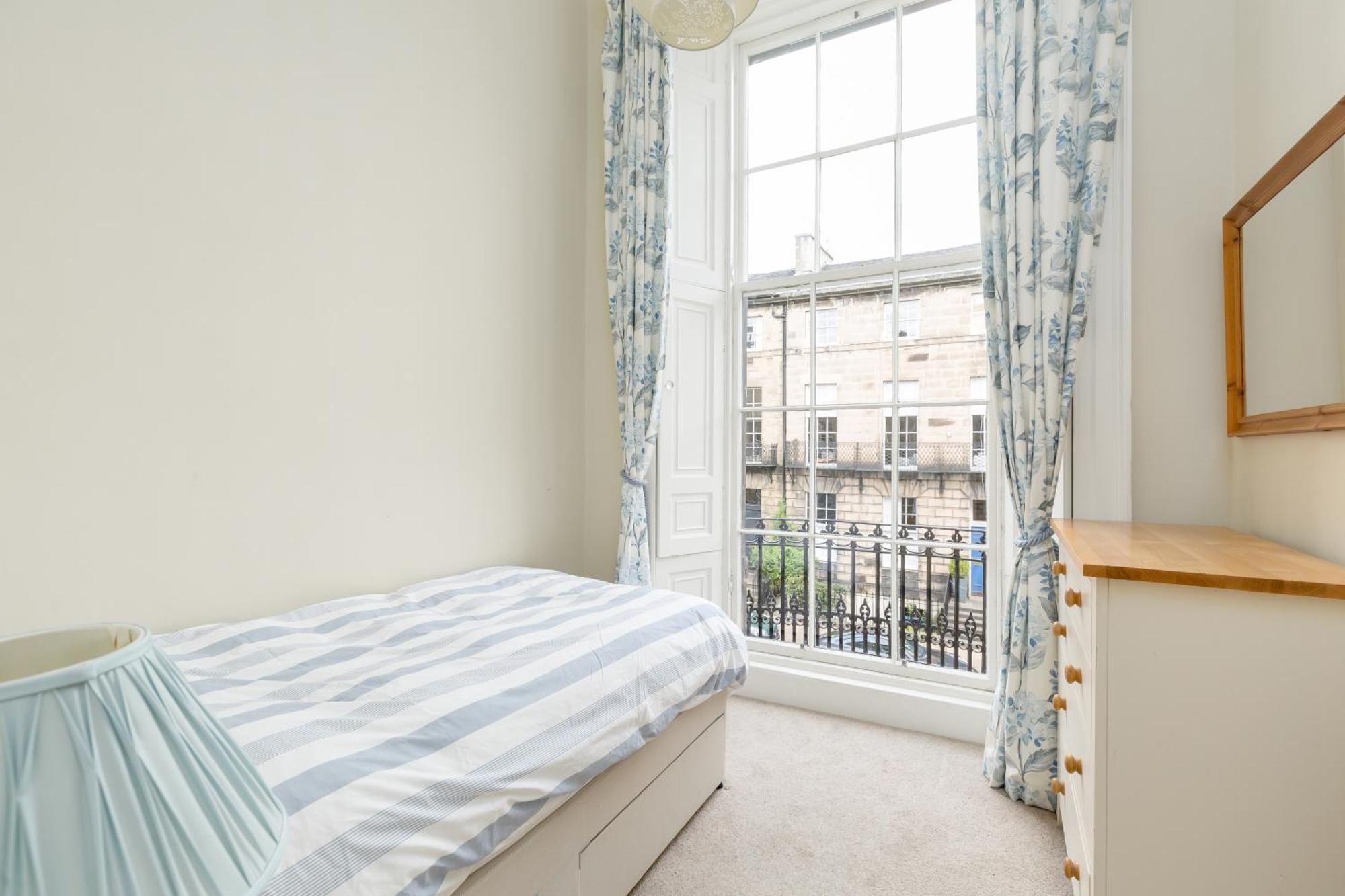 Light And Spacious 2 Bedroom Flat In Heart Of Edinburgh Exterior photo