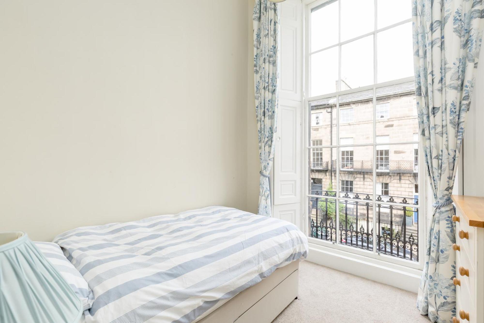Light And Spacious 2 Bedroom Flat In Heart Of Edinburgh Exterior photo