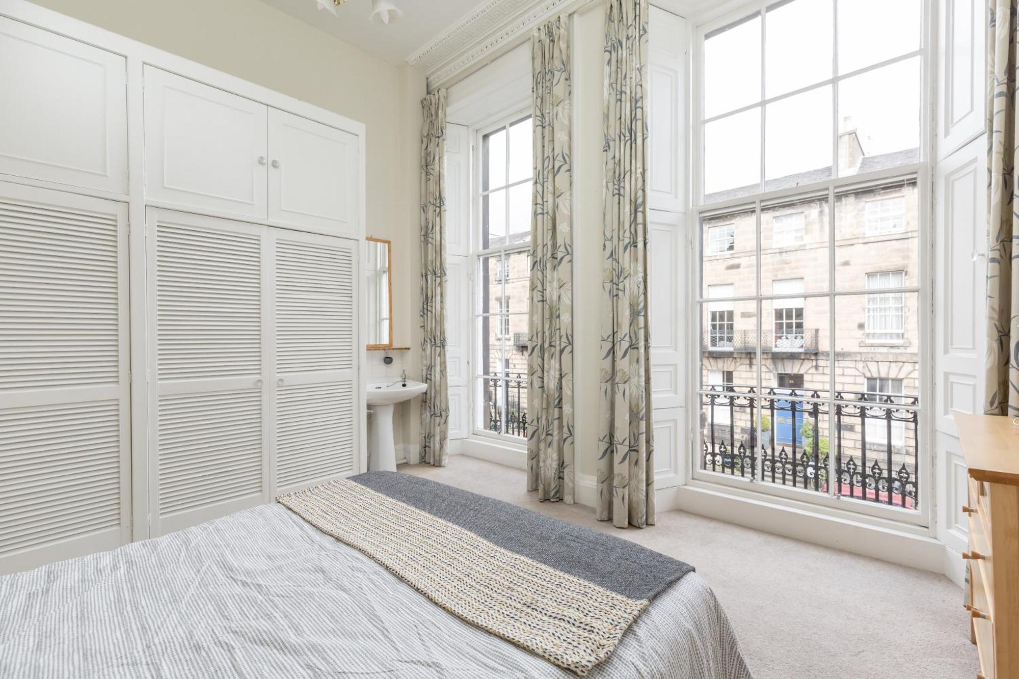 Light And Spacious 2 Bedroom Flat In Heart Of Edinburgh Exterior photo