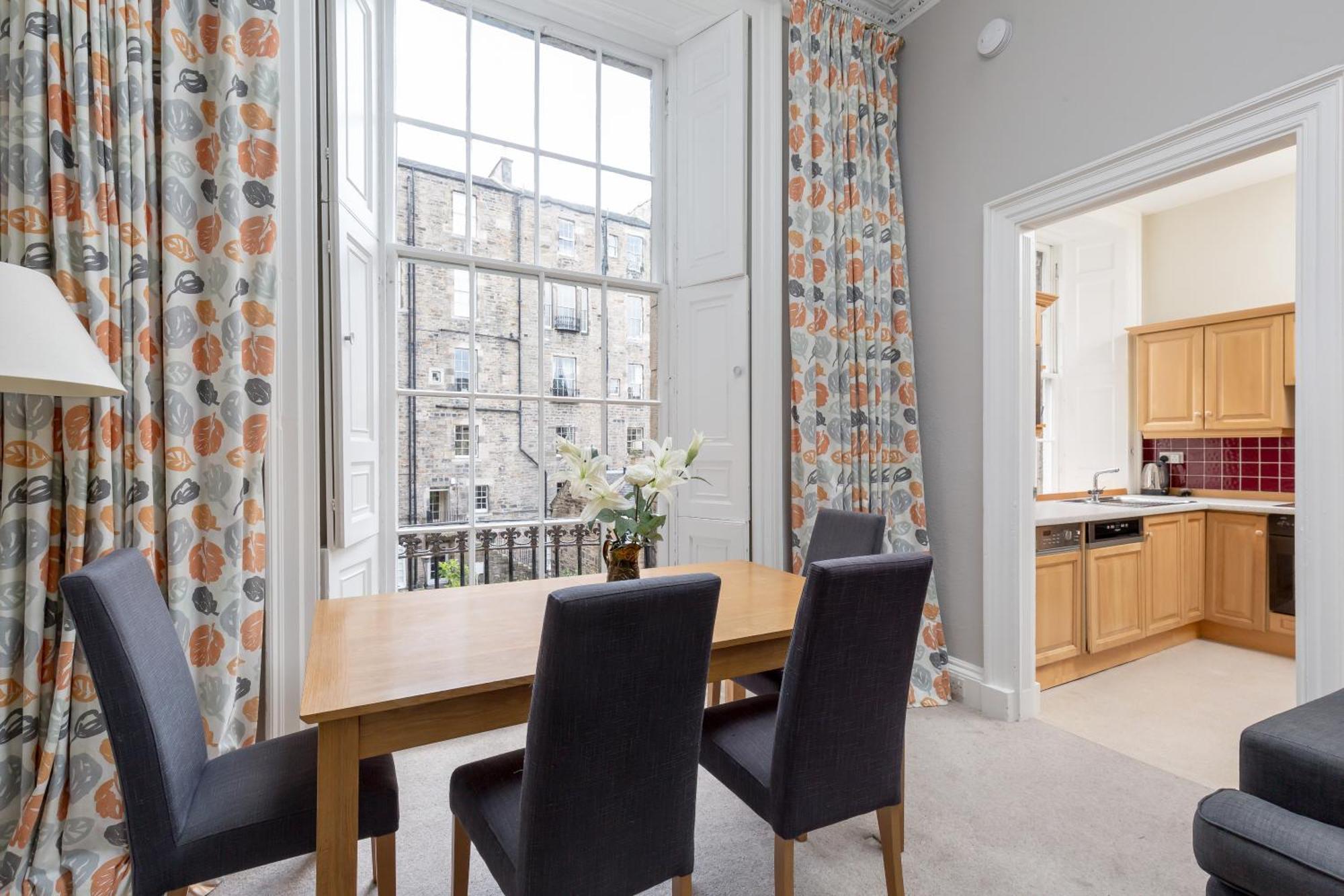 Light And Spacious 2 Bedroom Flat In Heart Of Edinburgh Exterior photo